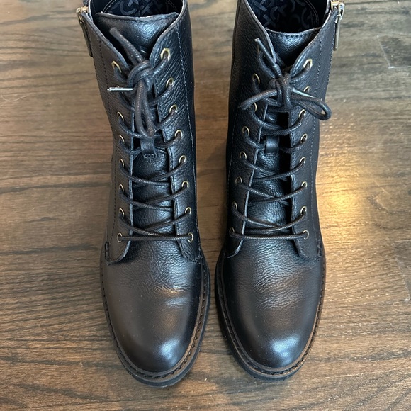 Cole Haan Women’s Greenwich Lace-up Booties size 8, only worn a couple times - Picture 3 of 5